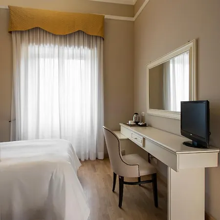 Отель Ambasciatori Place 4*